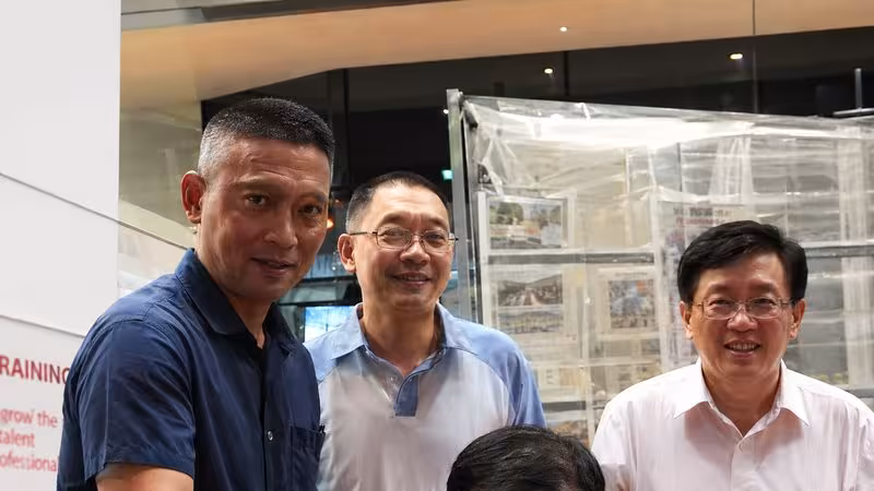 MINISTER OF FINANCE VISITS OUR BOOTH AT OUR TAMPINES HUB