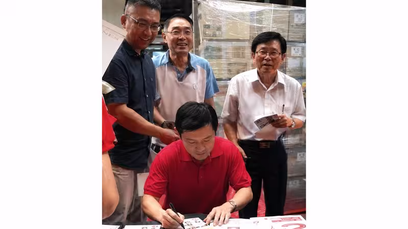 MINISTER OF FINANCE VISITS OUR BOOTH AT OUR TAMPINES HUB