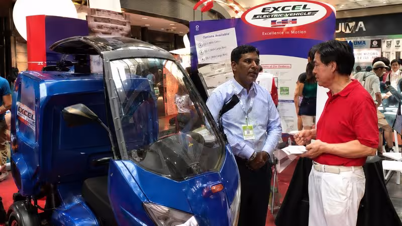MINISTER OF FINANCE VISITS OUR BOOTH AT OUR TAMPINES HUB